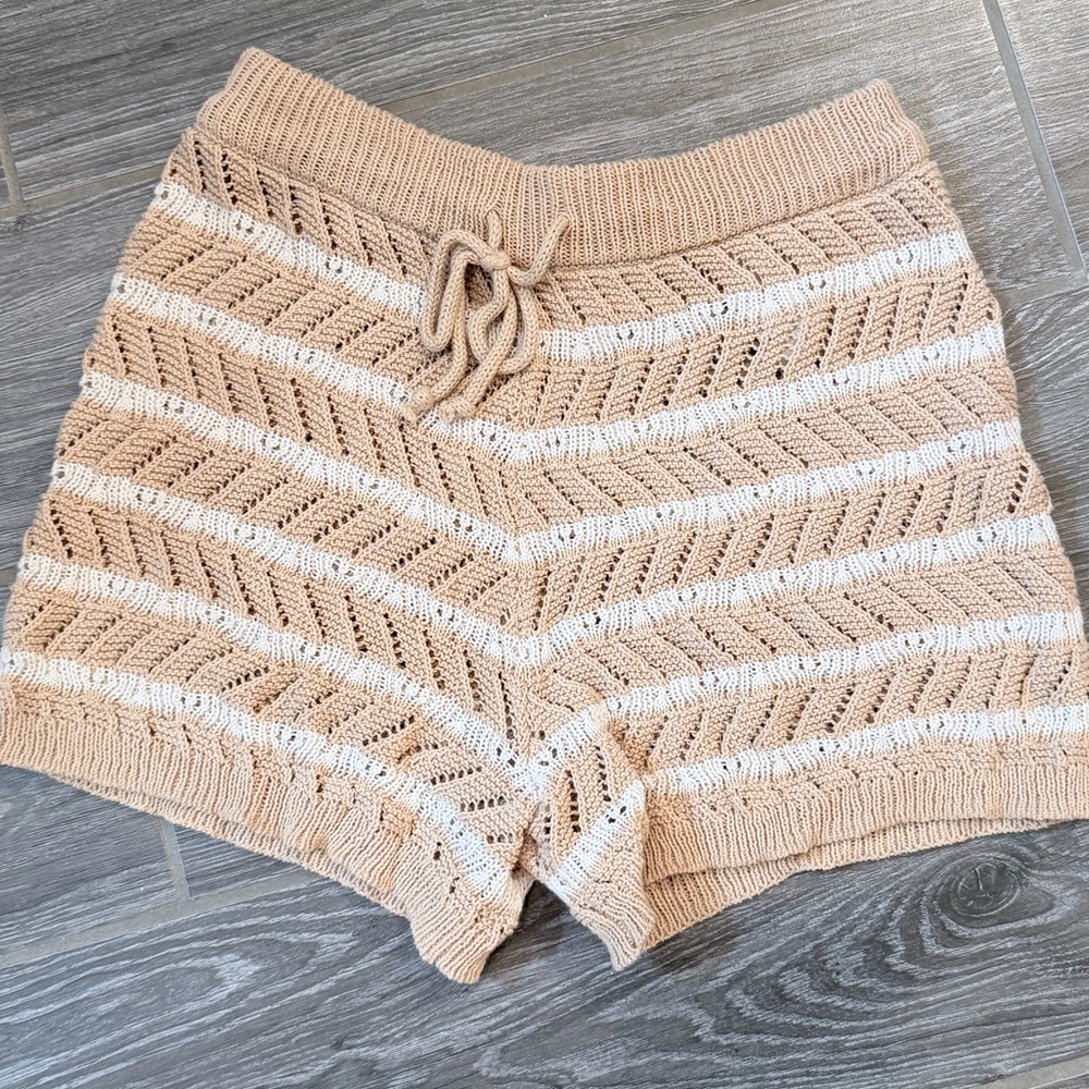 Aerie Beige and White Knit crochet  Stripe sweater Shorts size XXS EUC